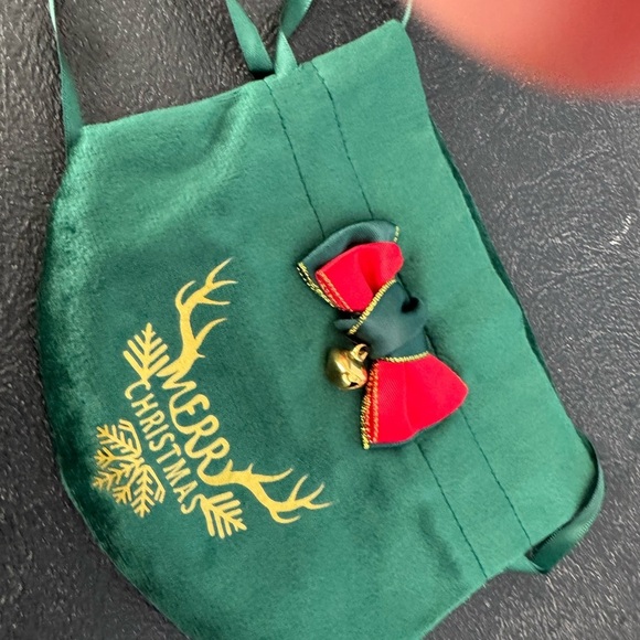 Adorable Merry Christmas Silk like Christmas Pouch, bag, carry anything! NWT - Picture 5 of 6